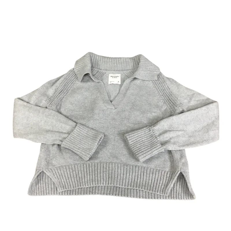 Sweater By Abercrombie And Fitch In Grey, Size: M