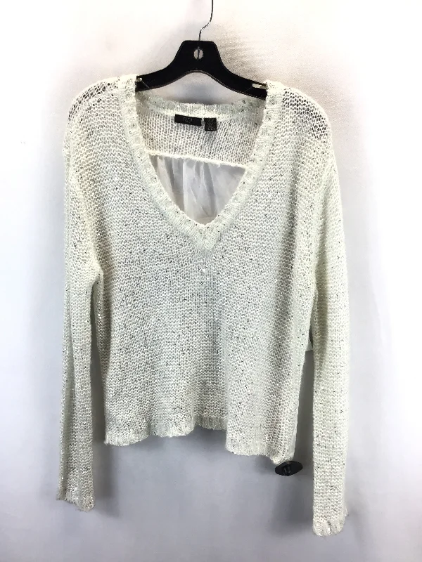 Sweater By Clothes Mentor In Cream, Size: M