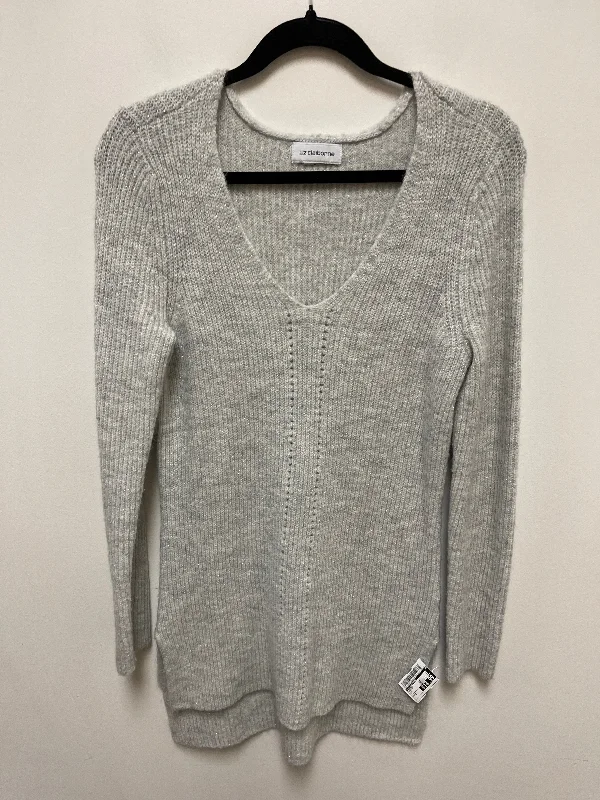 Sweater By Liz Claiborne In Grey, Size: S