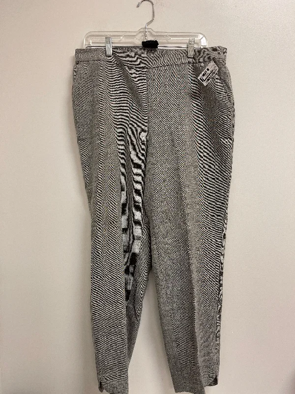 Pants Cropped By Chicos In Grey, Size: 12